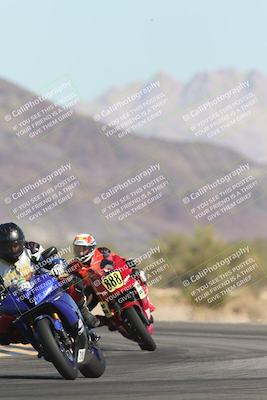 media/Oct-30-2025-Racers Edge (Thu) [[dabbdaf680]]/3-B Group/Session 2 (Turn 14)/